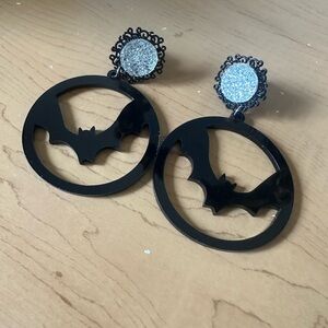 Love kills boutique ear stretch